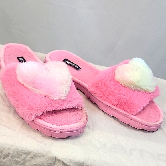 Kensie Shoes - Pink Fluffy Heart Slippers kensie Size XL (10/11)